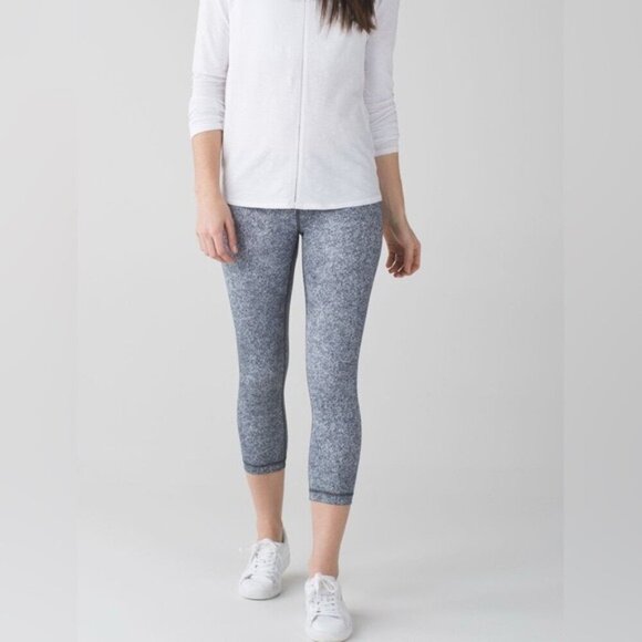 LULULEMON - Wunder Under Crop III Rio Mist White Black Size 6 - Picture 1 of 11